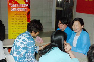 通江實(shí)小黨員服務(wù)進(jìn)社區(qū) 直通車開到家門口，教育咨詢暖人心